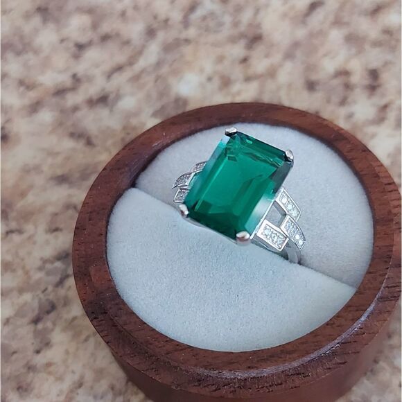 5.9 Carat Emerald 925 Sterling Silver Ring - Picture 5 of 13